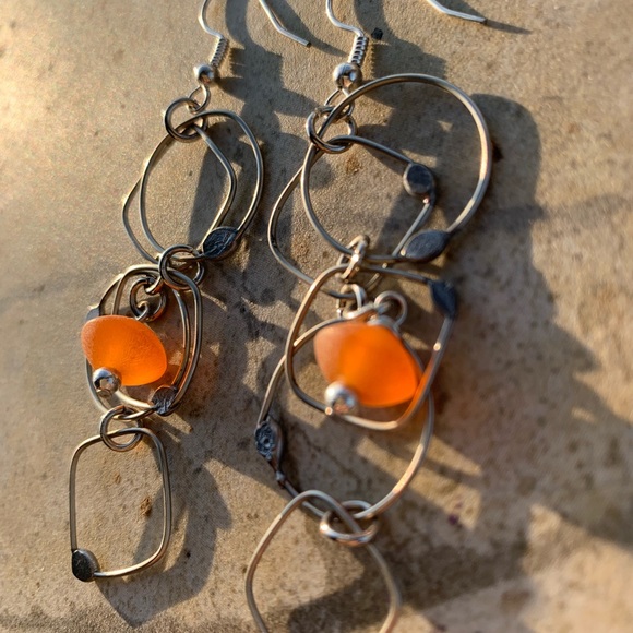 💄Handmade Artisan Silver and Resin Earrings NWOT - Picture 2 of 4